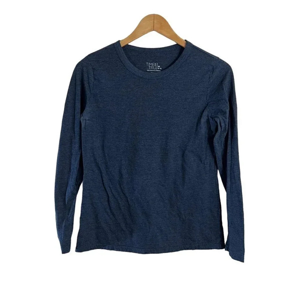 Time and Tru Blue Long Sleeve T Shirt Size Medium Round Neckline Pullover Basic - Picture 1 of 5